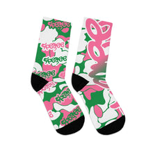 Load image into Gallery viewer, UTOIV Winter 16&#39; Pink/Green Camo Socks
